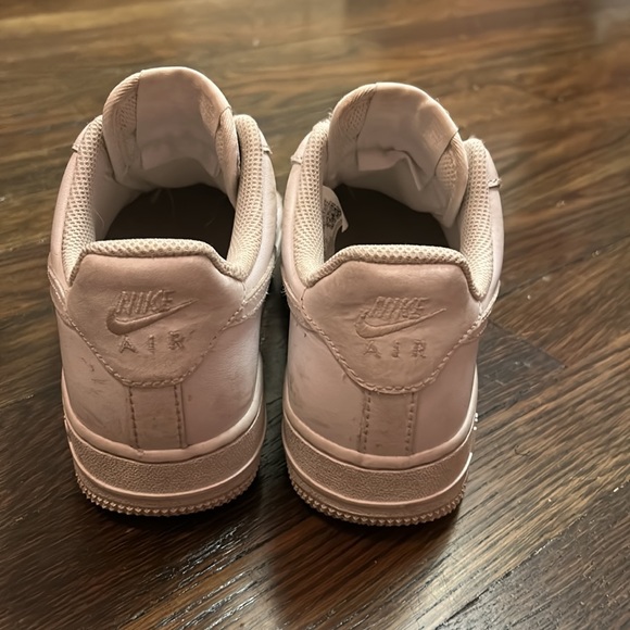 White nike Air Force 1s size 5.5 barely worn in practically new condition. - Picture 3 of 6